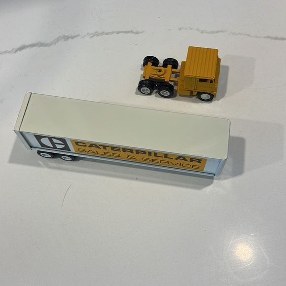 Winross Caterpillar Semi Truck - Picture 5 of 6